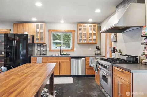 Kitchen - 8329 N Telegraph Rd, Everson, WA 98247 photo 2 of 2