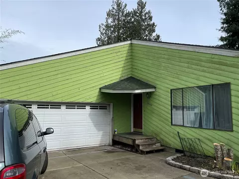 24450 Madura Dr, Kingston, WA 98346