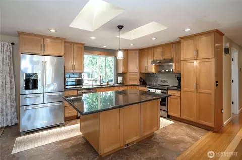 Kitchen - 9010 NE 195th St, Bothell, WA 98011 photo 3 of 7