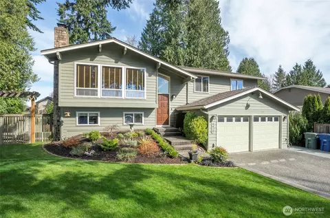 Exterior - 9010 NE 195th St, Bothell, WA 98011 photo 4 of 11