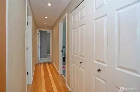 Entry Way - 9010 NE 195th St, Bothell, WA 98011 photo 4 of 6