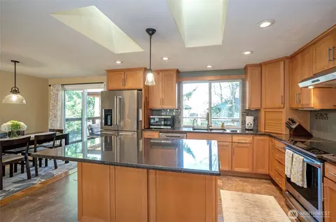 Kitchen - 9010 NE 195th St, Bothell, WA 98011 photo 4 of 7