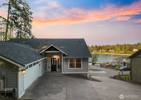 1717 Shorewood Dr, Bremerton, WA 98312