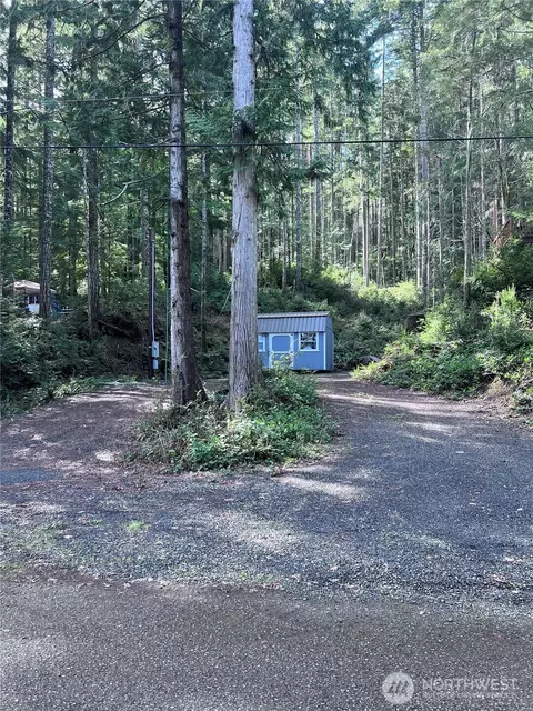 231 N Paradise Dr, Lilliwaup, WA 98555