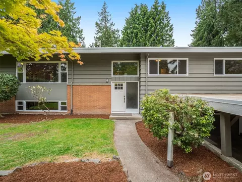 4225 NE 88th St, Seattle, WA 98115