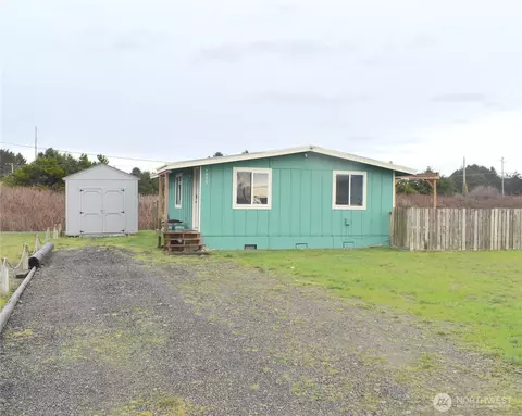 48300 Pacific Ave, Moclips, WA 98562