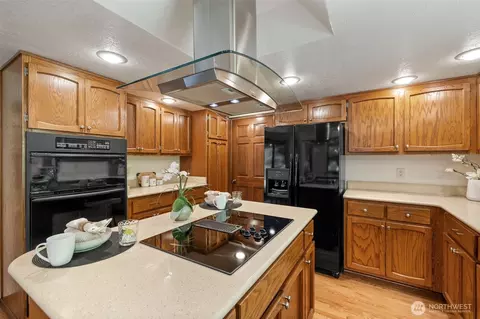 Kitchen - 1522 145th Pl SE, Mill Creek, WA 98012 photo 3 of 4