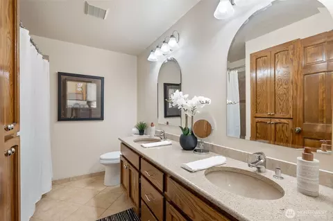 Bath - 1522 145th Pl SE, Mill Creek, WA 98012 photo 1 of 3