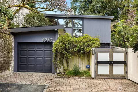 9239 Matthews Ave NE, Seattle, WA 98115