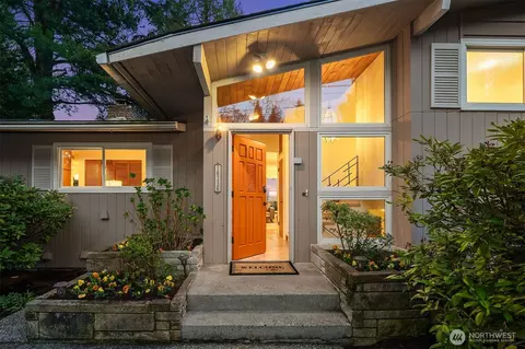 16336 34th Ave NE, Lake Forest Park, WA 98155