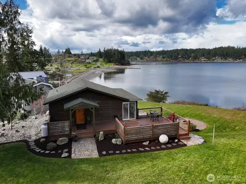 1679 Hazen Shores Ct, Freeland, WA 98249