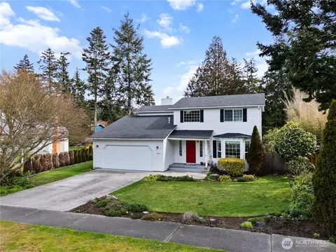 1058 SW Leschi Dr, Oak Harbor, WA 98277
