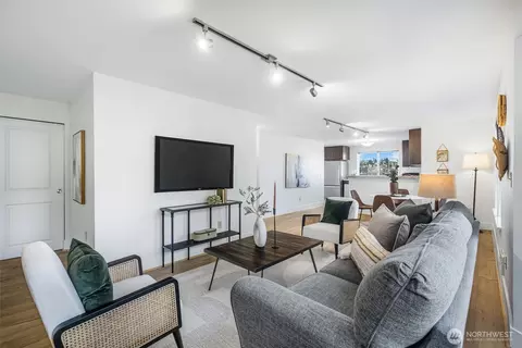 209 N 39th St #201, Seattle, WA 98103