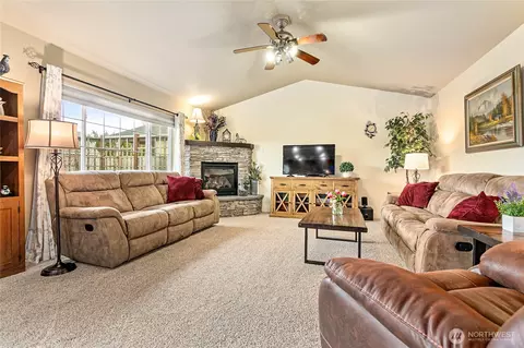 Living - 810 Mapleridge Dr, Everson, WA 98247 photo 1 of 3