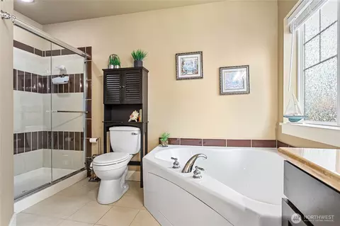 Bath - 810 Mapleridge Dr, Everson, WA 98247 photo 3 of 4
