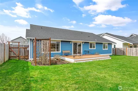 Exterior - 810 Mapleridge Dr, Everson, WA 98247 photo 4 of 8