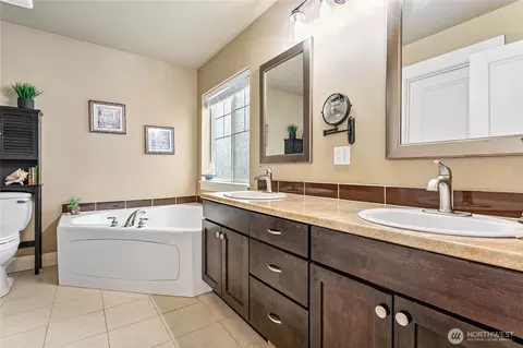 Bath - 810 Mapleridge Dr, Everson, WA 98247 photo 2 of 4