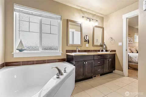 Bath - 810 Mapleridge Dr, Everson, WA 98247 photo 4 of 4
