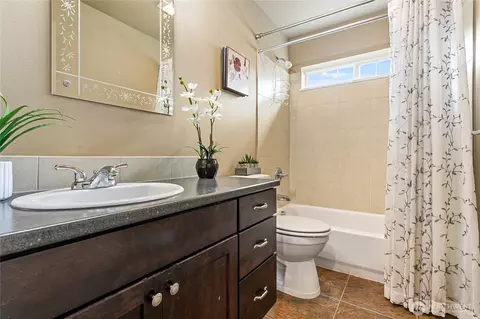 Bath - 810 Mapleridge Dr, Everson, WA 98247 photo 1 of 4