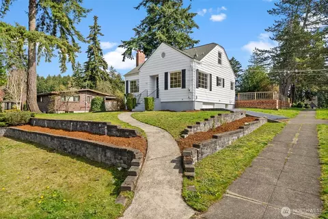 137 Farallone Avenue Ct, Fircrest, WA 98466