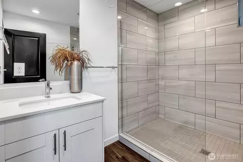 Bath - 2709 E Yesler Way #E, Seattle, WA 98122 photo 2 of 3