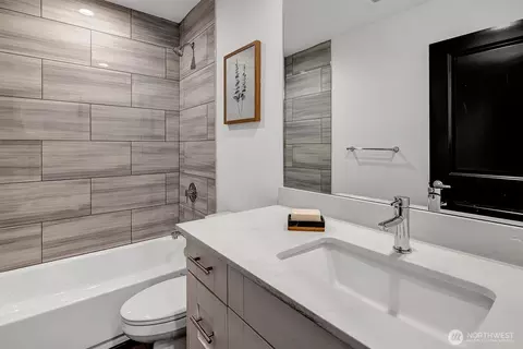 Bath - 2709 E Yesler Way #E, Seattle, WA 98122 photo 1 of 3