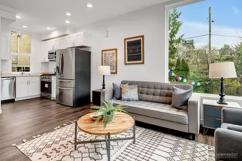 Living - 2709 E Yesler Way #E, Seattle, WA 98122 photo 4 of 6