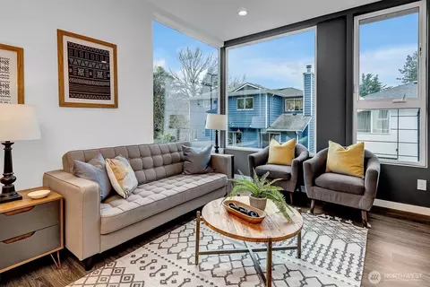 Living - 2709 E Yesler Way #E, Seattle, WA 98122 photo 2 of 6