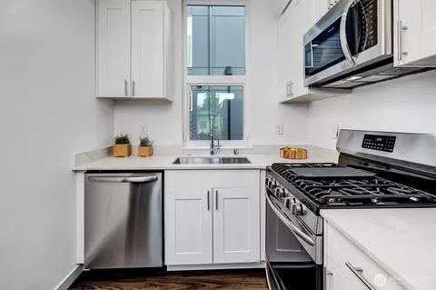 Kitchen - 2709 E Yesler Way #E, Seattle, WA 98122 photo 2 of 2