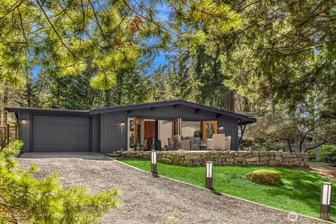 5551 NE Fletcher Lndg, Bainbridge Island, WA 98110