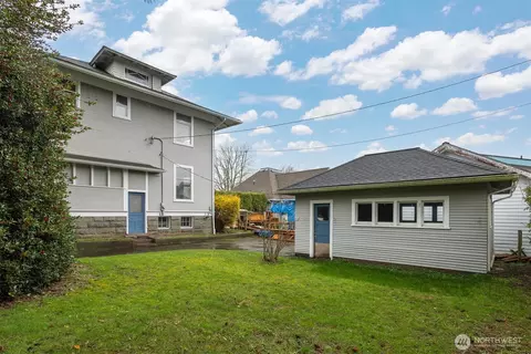 617 E Chestnut St, Bellingham, WA 98225