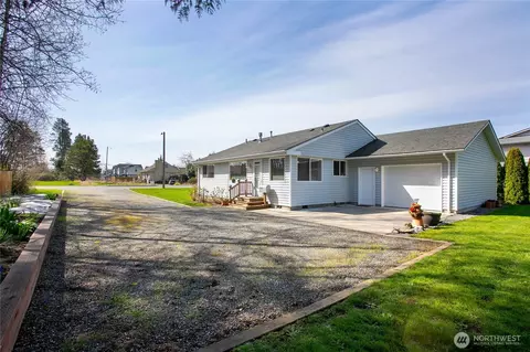 684 D St, Blaine, WA 98230
