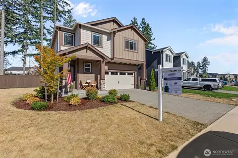 17618 Crossing Dr E, Puyallup, WA 98374