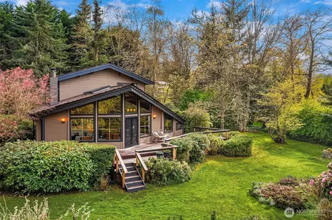 6320 SW Luana Beach Rd, Vashon, WA 98070