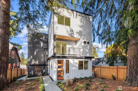 827 NE 98th St #B, Seattle, WA 98115