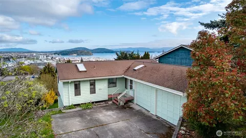 614 38th St, Anacortes, WA 98221
