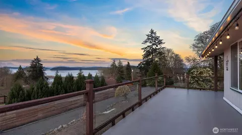 5011 Bakerview Rd, Oak Harbor, WA 98277