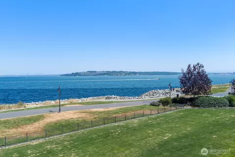 5105 Grand Loop #204, Tacoma, WA 98407