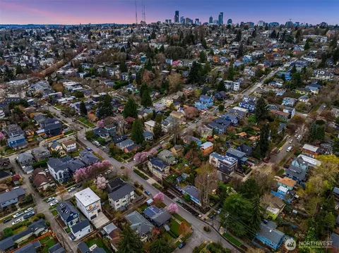 View/Area - 2810 E Valley St, Seattle, WA 98112 photo 2 of 3