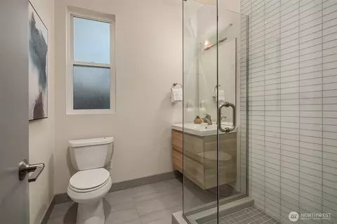 Bath - 2810 E Valley St, Seattle, WA 98112 photo 4 of 5