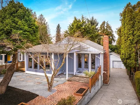 1040 NE 102nd St, Seattle, WA 98125