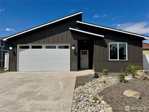 211 N Juniper St, Soap Lake, WA 98851