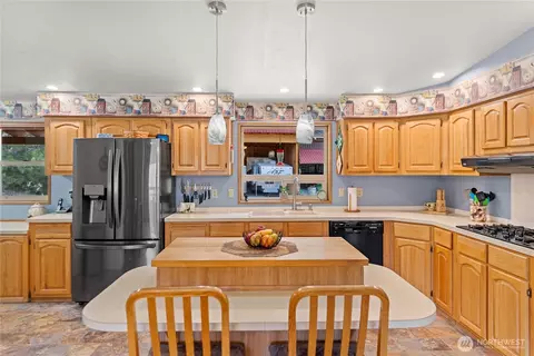 Kitchen - 1027 Twisp River Rd, Twisp, WA 98856 photo 2 of 3