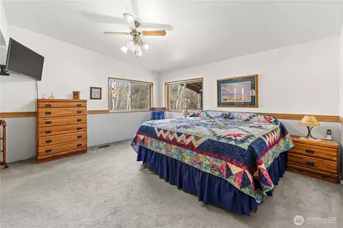 Bedroom - 1027 Twisp River Rd, Twisp, WA 98856 photo 2 of 7