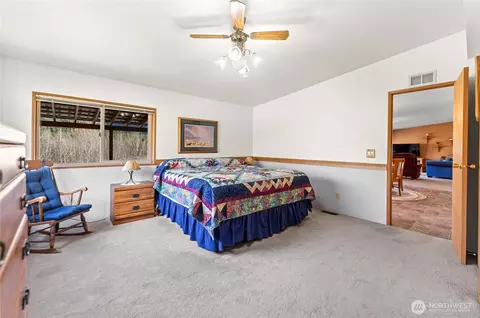 Bedroom - 1027 Twisp River Rd, Twisp, WA 98856 photo 1 of 7