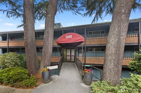 3200 W Commodore Way #210, Seattle, WA 98199