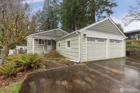 111 N Crescent Dr, Kelso, WA 98626