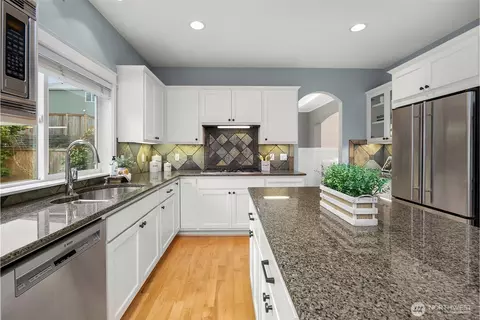 Kitchen - 21921 40th Ave SE, Bothell, WA 98021 photo 4 of 4