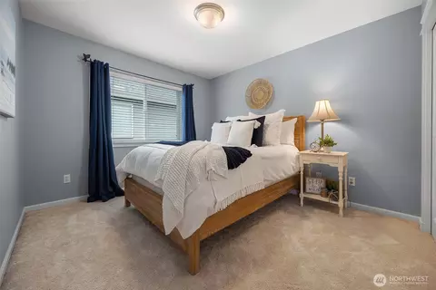 Bedroom - 21921 40th Ave SE, Bothell, WA 98021 photo 3 of 3