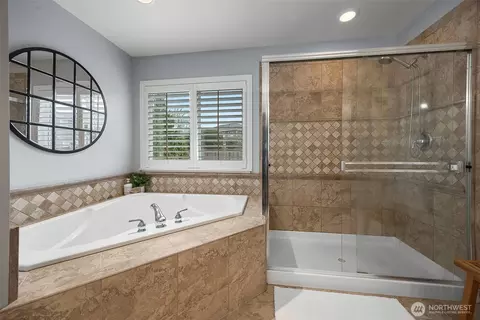 Bath - 21921 40th Ave SE, Bothell, WA 98021 photo 3 of 4